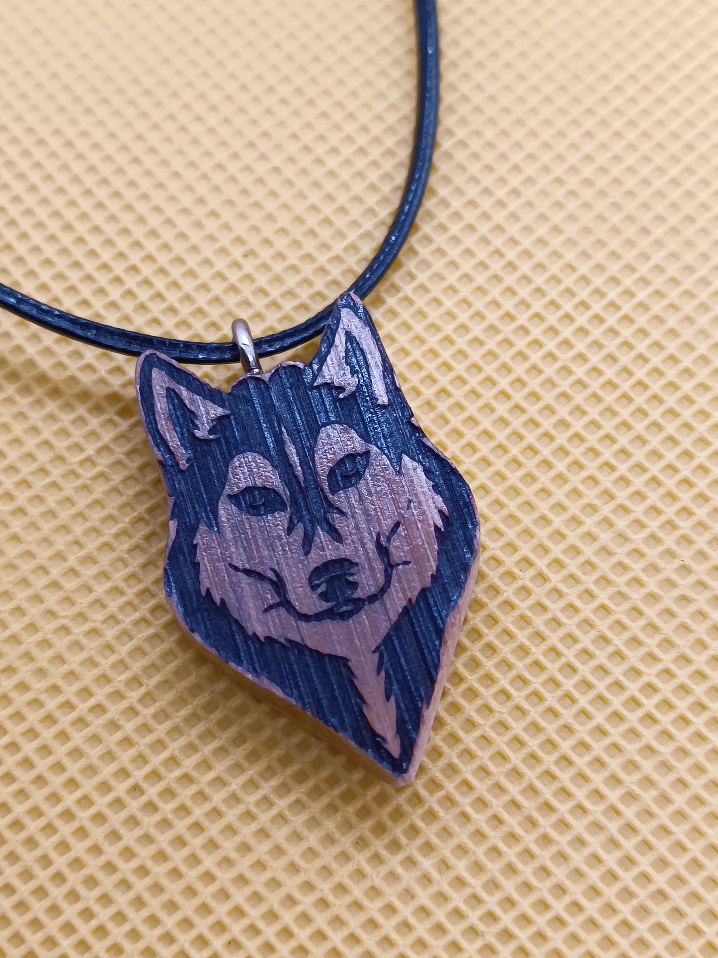 Husky-Halskette aus Holz